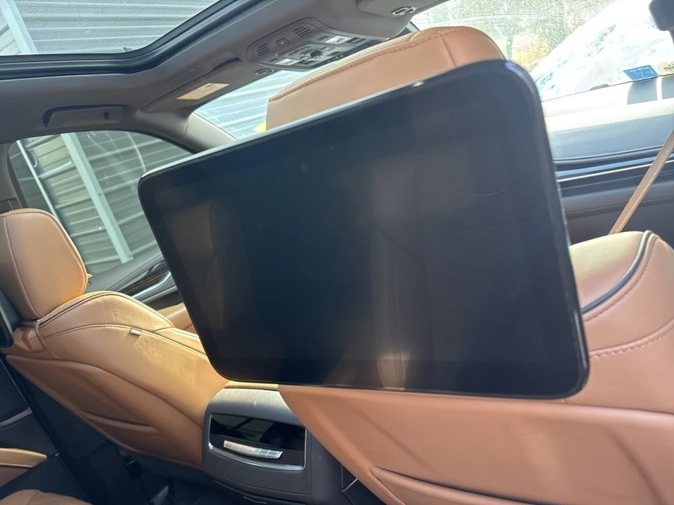 2024 Cadillac Escalade 5th Gen - Image 11 of 12