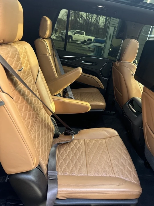 2024 Cadillac Escalade 5th Gen - Image 9 of 12
