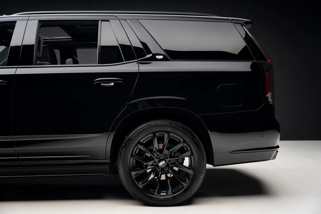 2024 Cadillac Escalade 5th Gen - Image 17 of 21