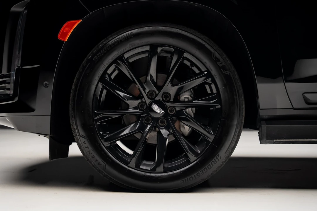 2024 Cadillac Escalade 5th Gen - Image 16 of 21