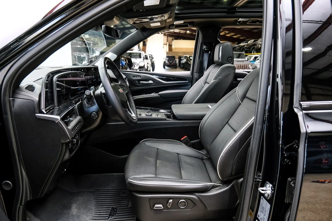 2024 Cadillac Escalade 5th Gen - Image 11 of 12