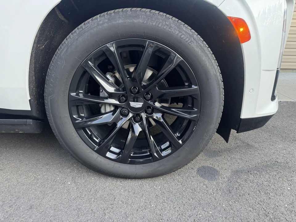 2024 Cadillac Escalade 5th Gen - Image 13 of 31
