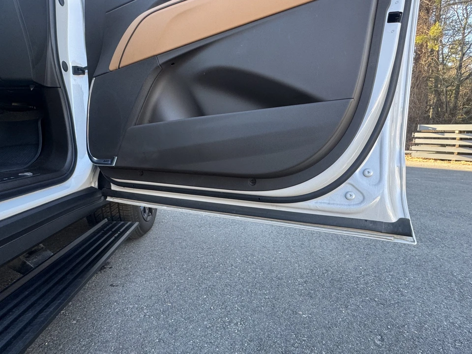 2024 Cadillac Escalade 5th Gen - Image 24 of 31