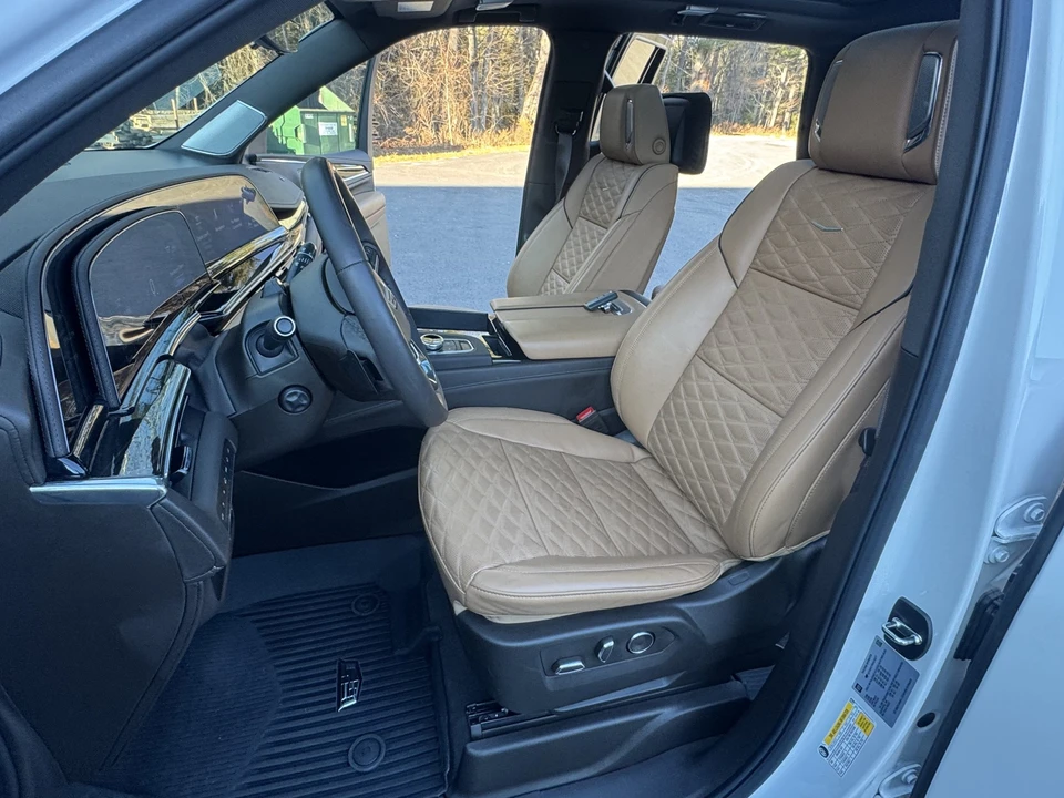 2024 Cadillac Escalade 5th Gen - Image 22 of 31