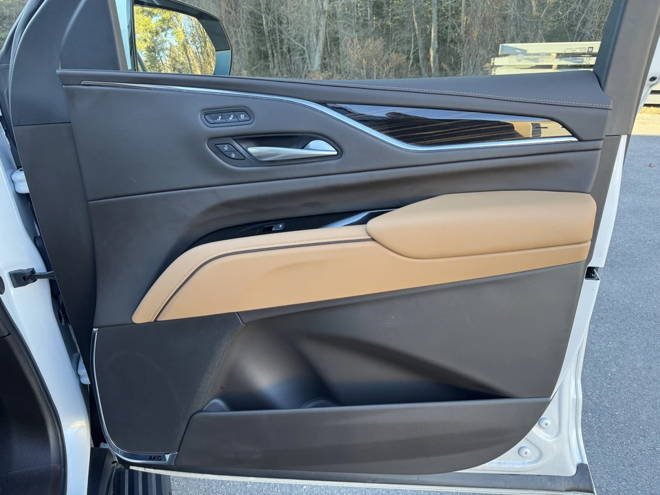 2024 Cadillac Escalade 5th Gen - Image 23 of 31