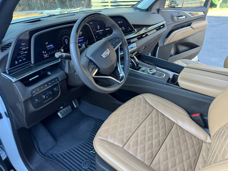 2024 Cadillac Escalade 5th Gen - Image 21 of 31