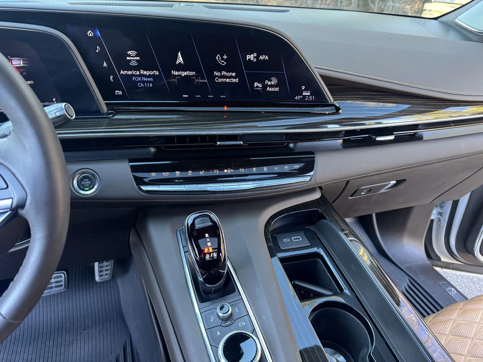 2024 Cadillac Escalade 5th Gen - Image 29 of 31