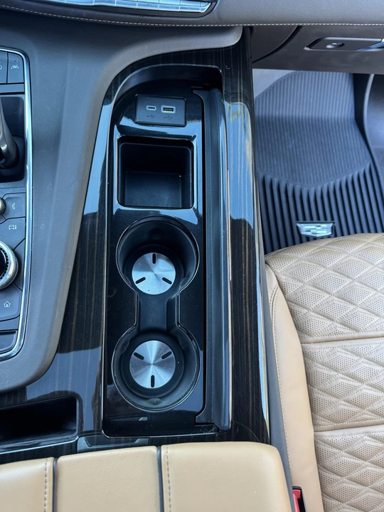 2024 Cadillac Escalade 5th Gen - Image 30 of 31