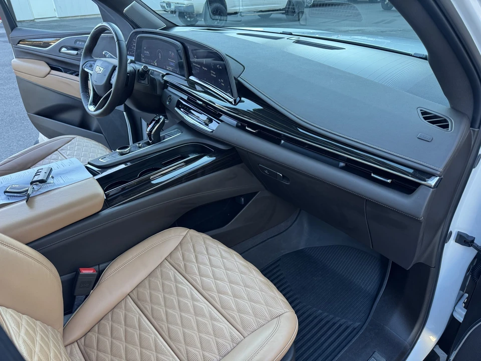 2024 Cadillac Escalade 5th Gen - Image 26 of 31
