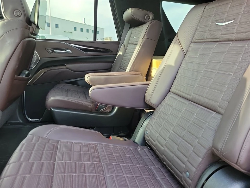 2024 Cadillac Escalade 5th Gen - Image 8 of 12