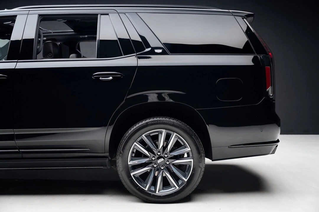 2024 Cadillac Escalade 5th Gen - Image 19 of 21