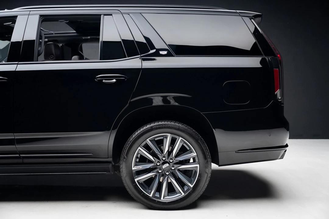 2024 Cadillac Escalade 5th Gen - Image 19 of 21