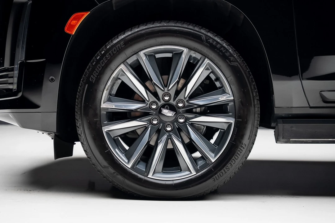 2024 Cadillac Escalade 5th Gen - Image 18 of 21