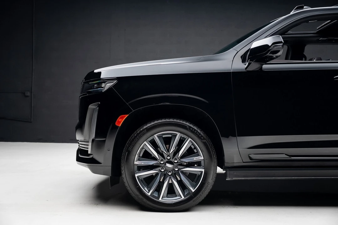 2024 Cadillac Escalade 5th Gen - Image 17 of 21