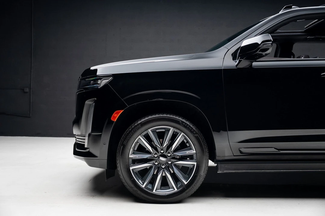 2024 Cadillac Escalade 5th Gen - Image 17 of 21