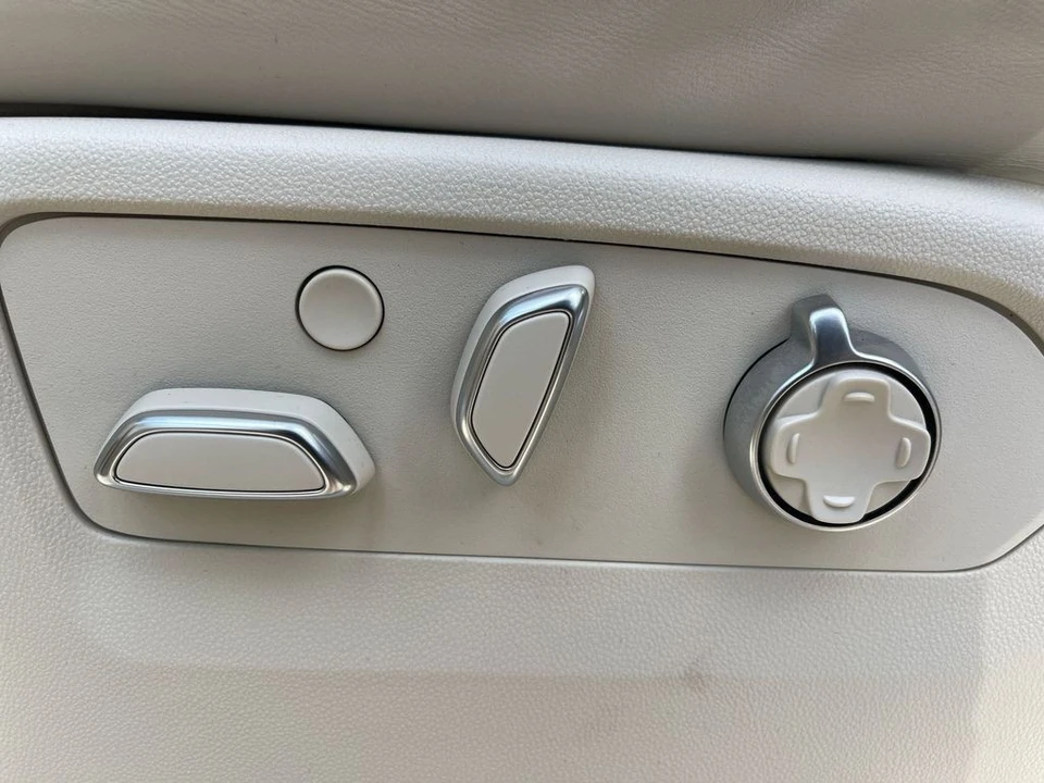 2024 Cadillac Escalade 5th Gen - Image 10 of 12