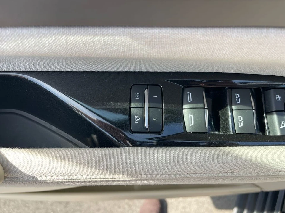 2024 Cadillac Escalade 5th Gen - Image 11 of 12