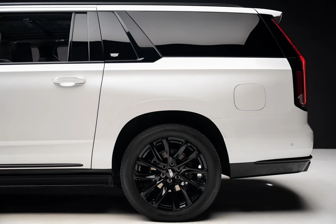 2024 Cadillac Escalade 5th Gen - Image 19 of 21
