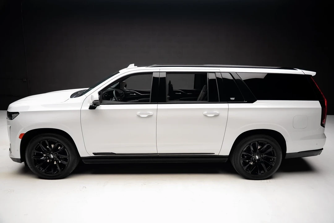 2024 Cadillac Escalade 5th Gen - Image 15 of 21