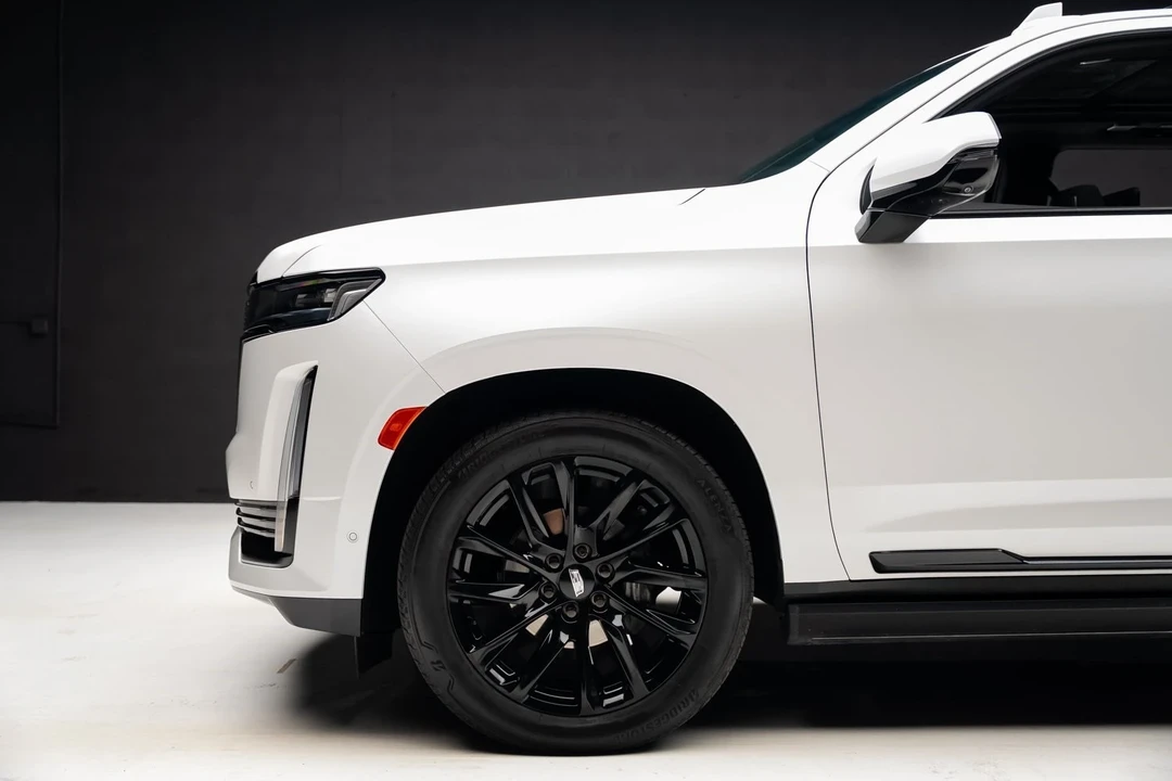 2024 Cadillac Escalade 5th Gen - Image 17 of 21