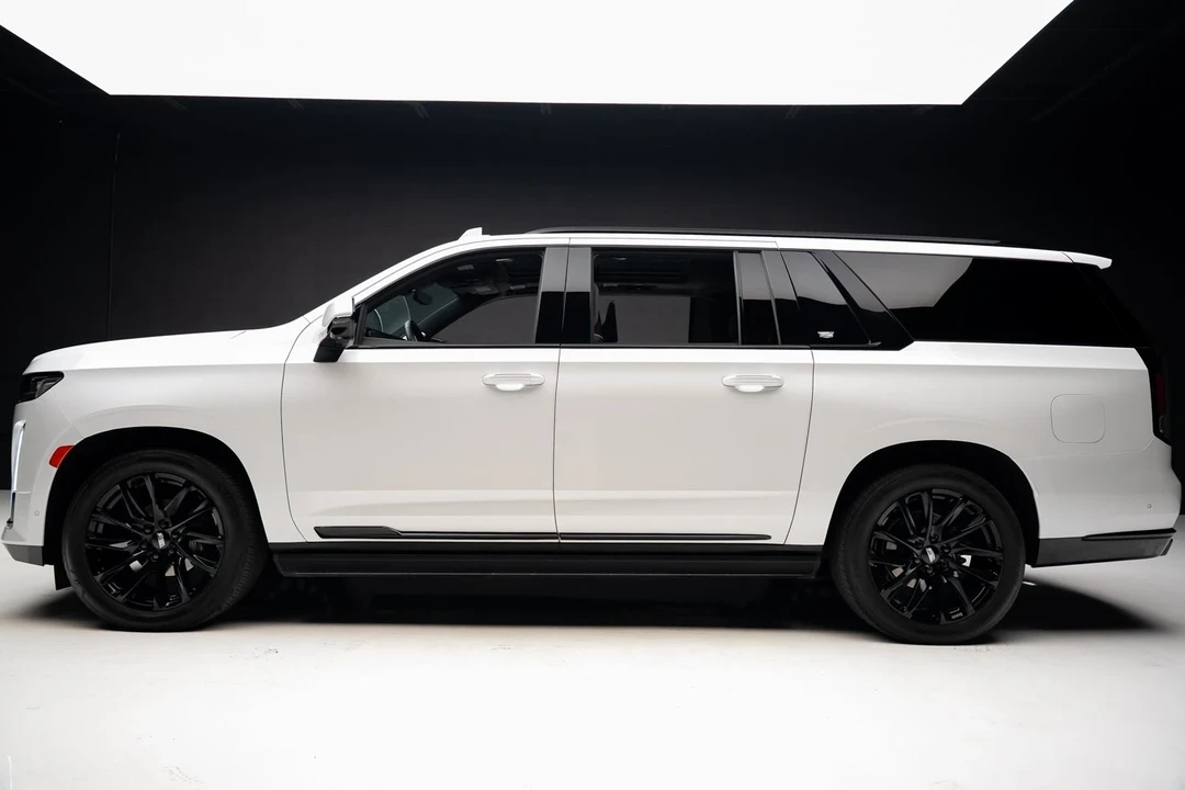 2024 Cadillac Escalade 5th Gen - Image 16 of 21