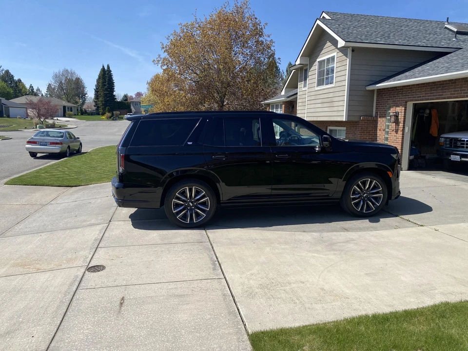 2024 Cadillac Escalade 5th Gen - Image 17 of 31