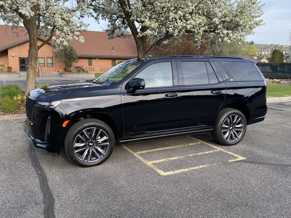 2024 Cadillac Escalade 5th Gen - Image 23 of 31
