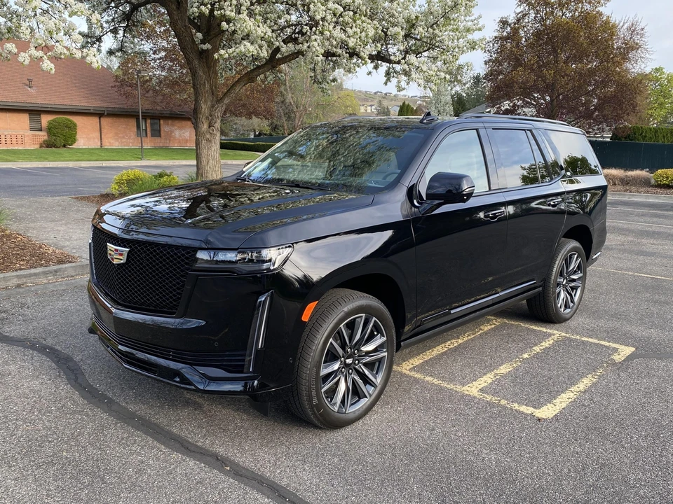 2024 Cadillac Escalade 5th Gen - Image 25 of 31