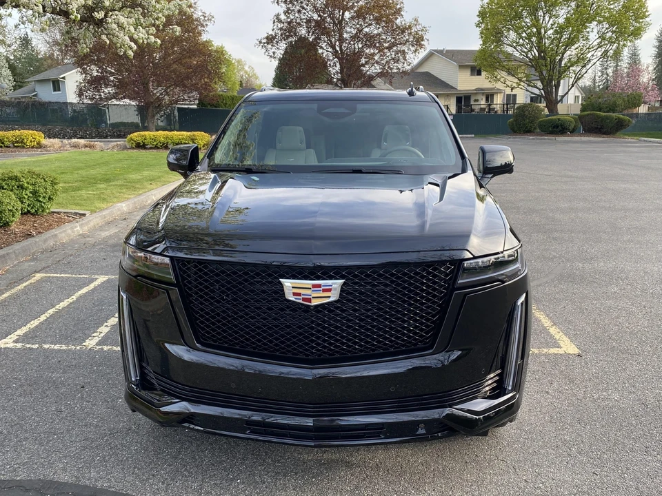 2024 Cadillac Escalade 5th Gen - Image 27 of 31