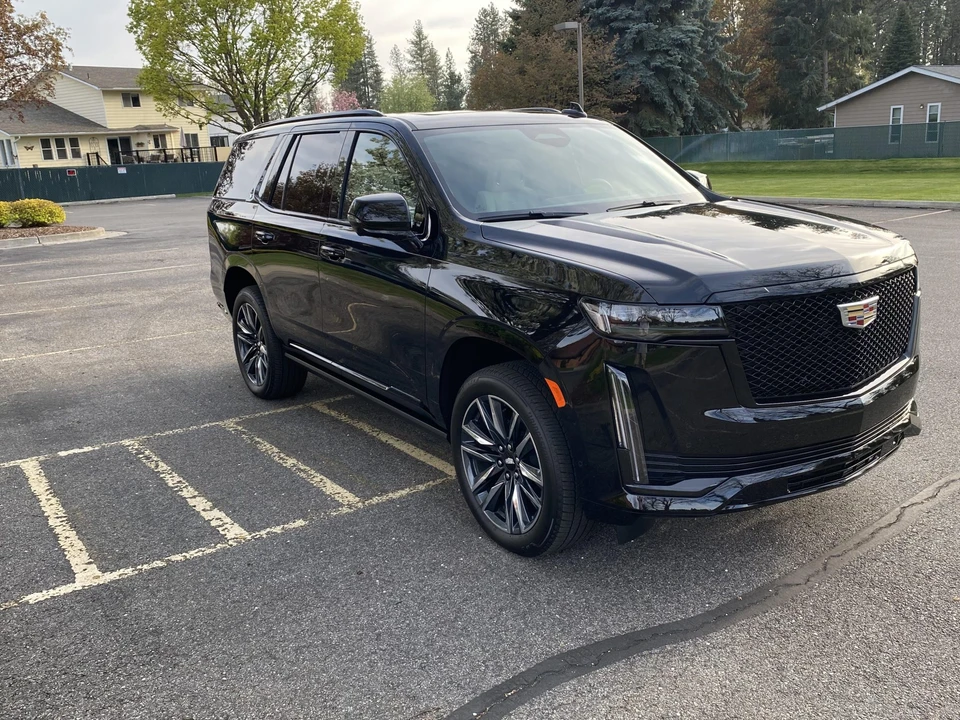 2024 Cadillac Escalade 5th Gen - Image 28 of 31