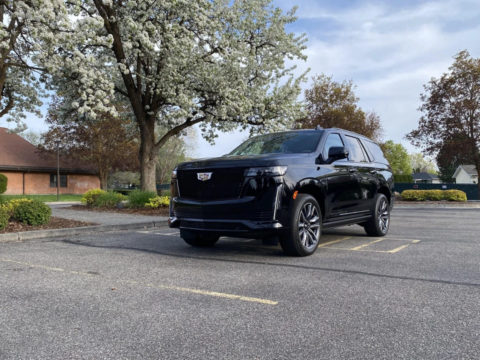 2024 Cadillac Escalade 5th Gen - Image 26 of 31