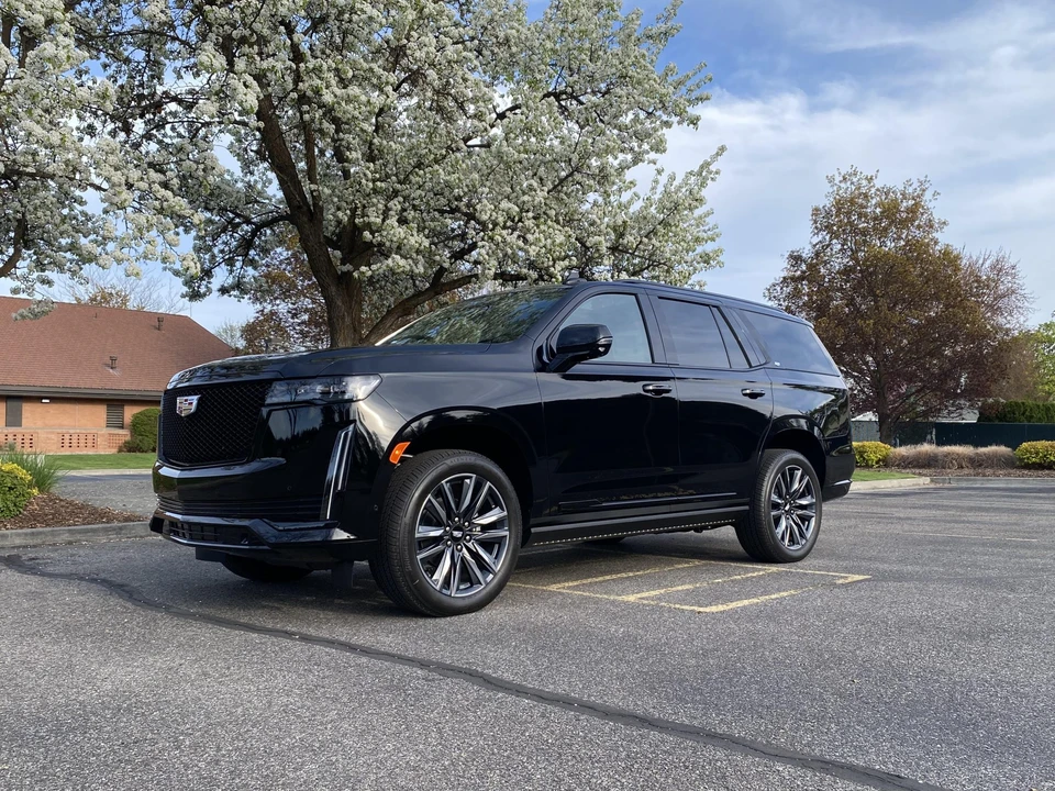 2024 Cadillac Escalade 5th Gen - Image 24 of 31