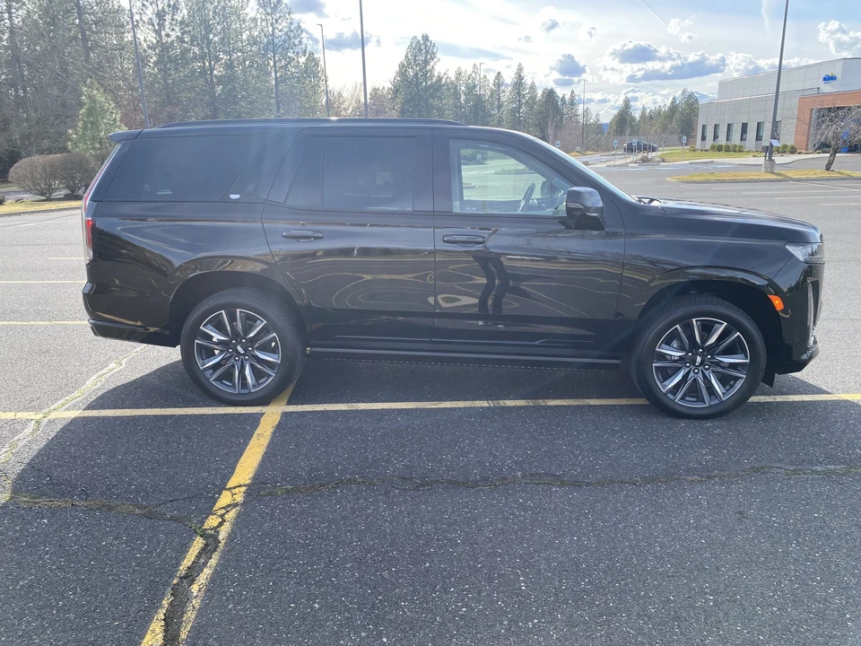 2024 Cadillac Escalade 5th Gen - Image 29 of 31