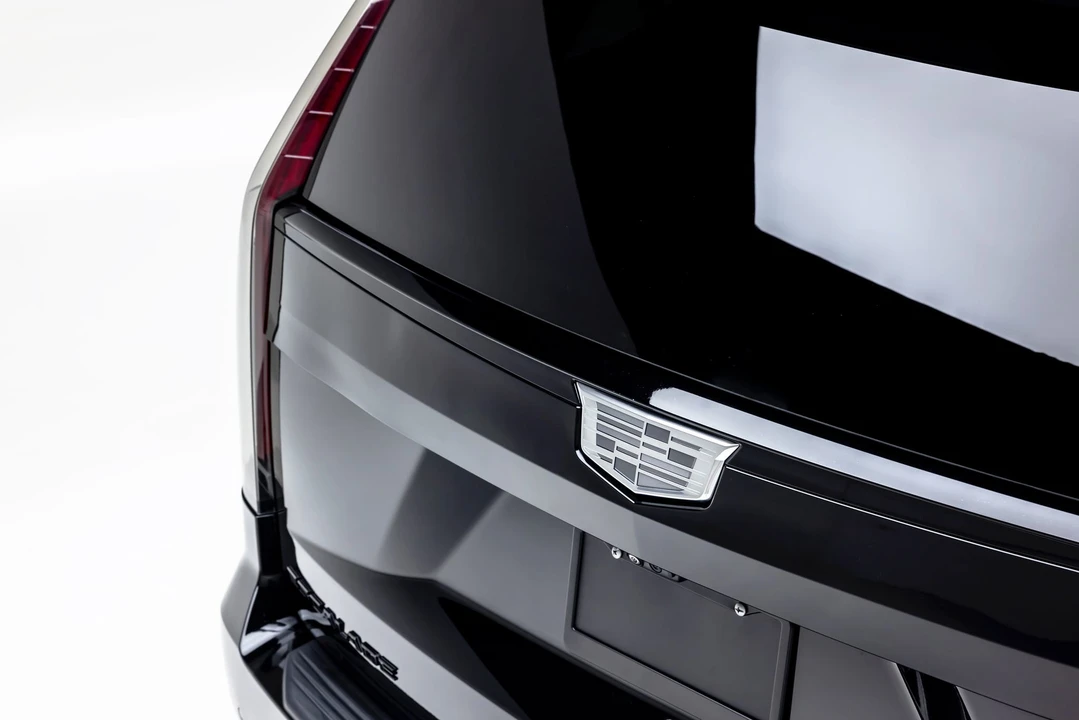 2024 Cadillac Escalade 5th Gen - Image 27 of 31