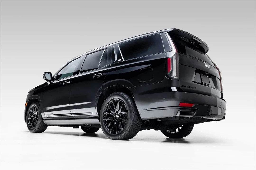 2024 Cadillac Escalade 5th Gen - Image 17 of 31
