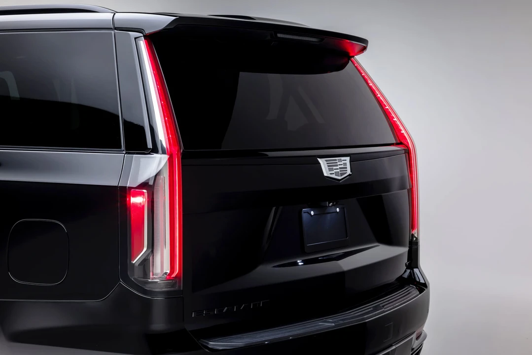 2024 Cadillac Escalade 5th Gen - Image 28 of 31