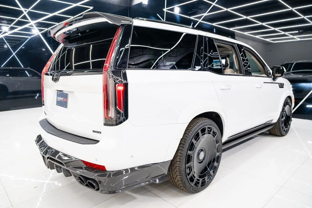 2024 Cadillac Escalade 5th Gen - Image 19 of 21
