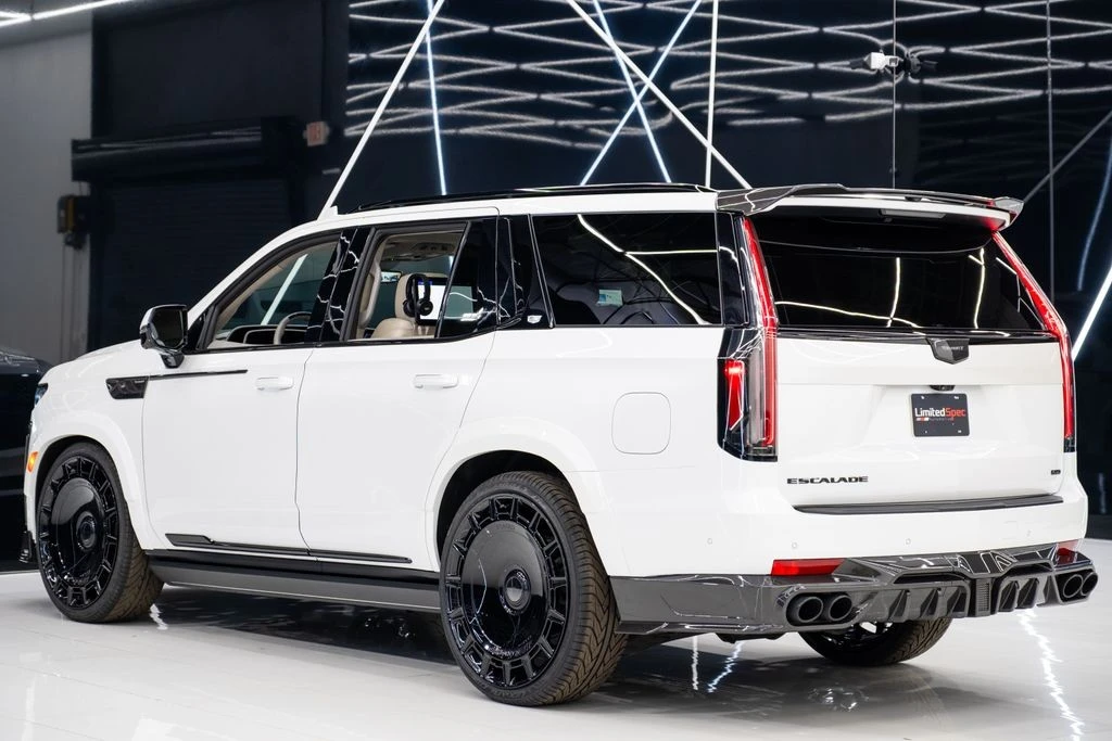 2024 Cadillac Escalade 5th Gen - Image 15 of 21