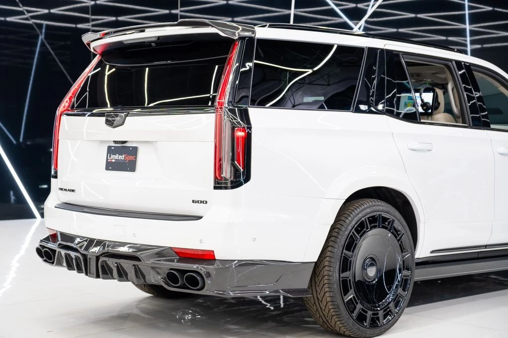 2024 Cadillac Escalade 5th Gen - Image 13 of 21