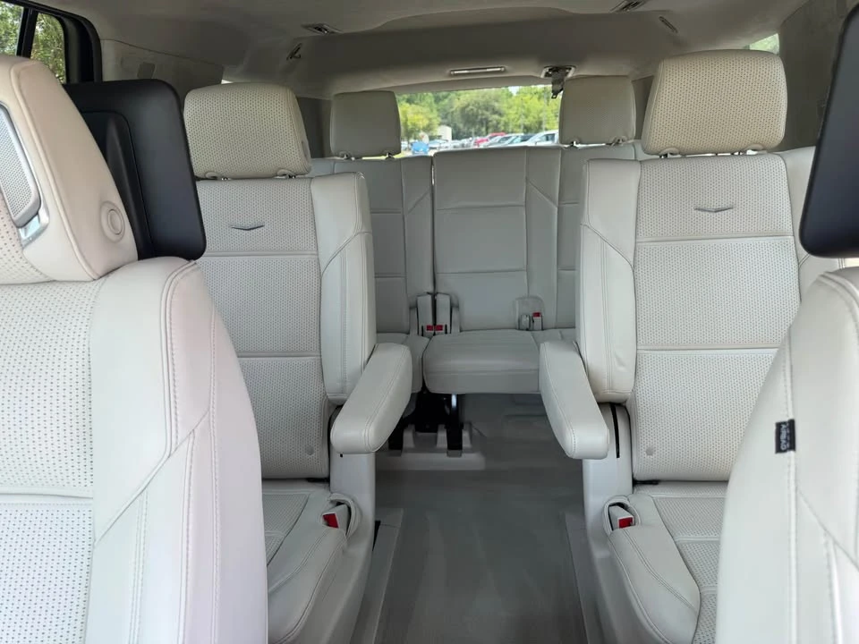 2024 Cadillac Escalade 5th Gen - Image 9 of 11