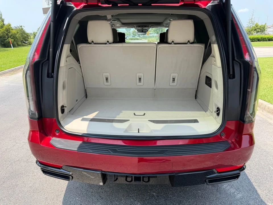 2024 Cadillac Escalade 5th Gen - Image 11 of 11
