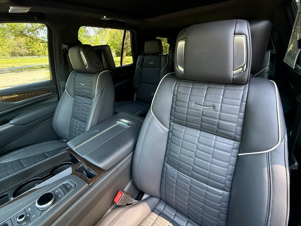 2024 Cadillac Escalade 5th Gen - Image 18 of 21