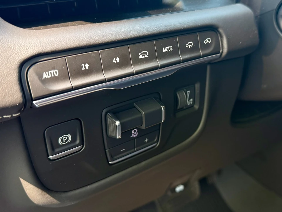2024 Cadillac Escalade 5th Gen - Image 19 of 21