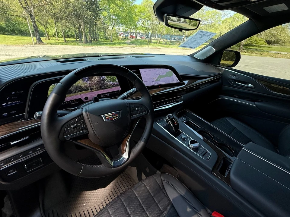 2024 Cadillac Escalade 5th Gen - Image 17 of 21