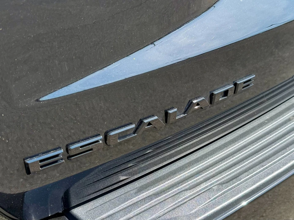 2024 Cadillac Escalade 5th Gen - Image 13 of 21