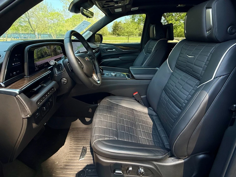 2024 Cadillac Escalade 5th Gen - Image 16 of 21