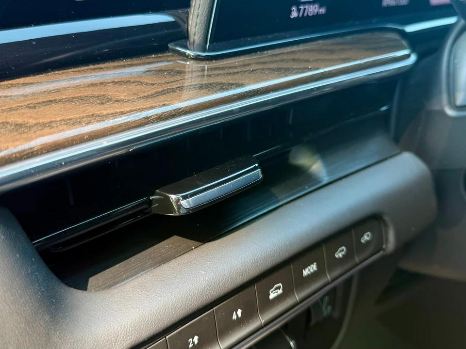 2024 Cadillac Escalade 5th Gen - Image 20 of 21