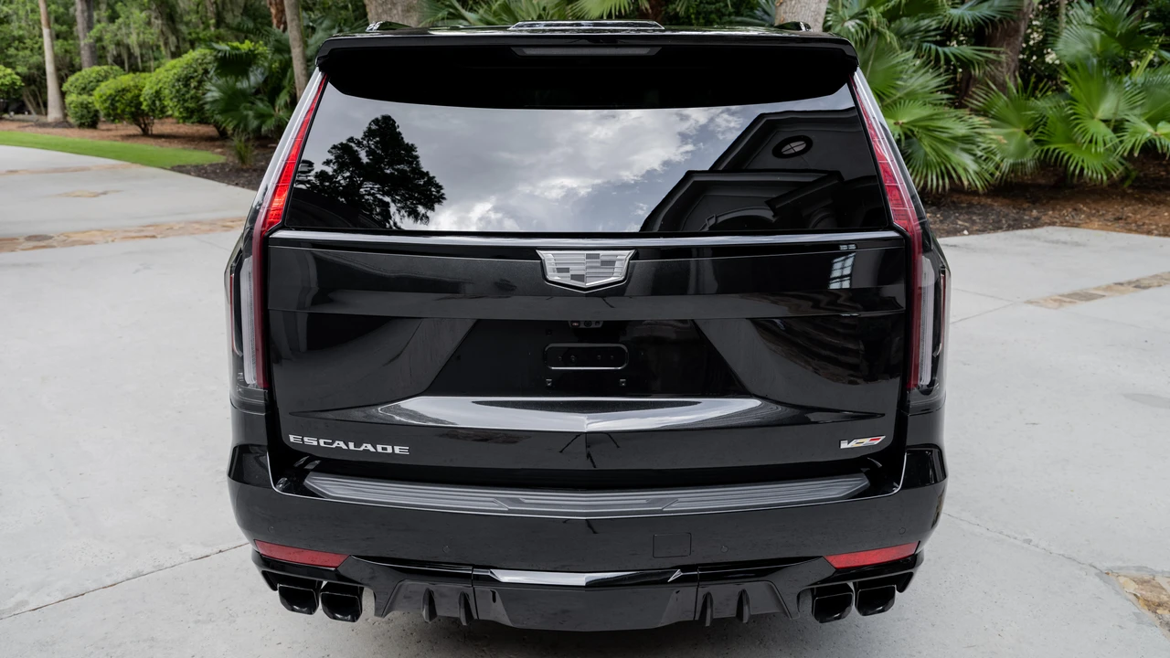 2024 Cadillac Escalade-V 5th Gen - Image 13 of 31
