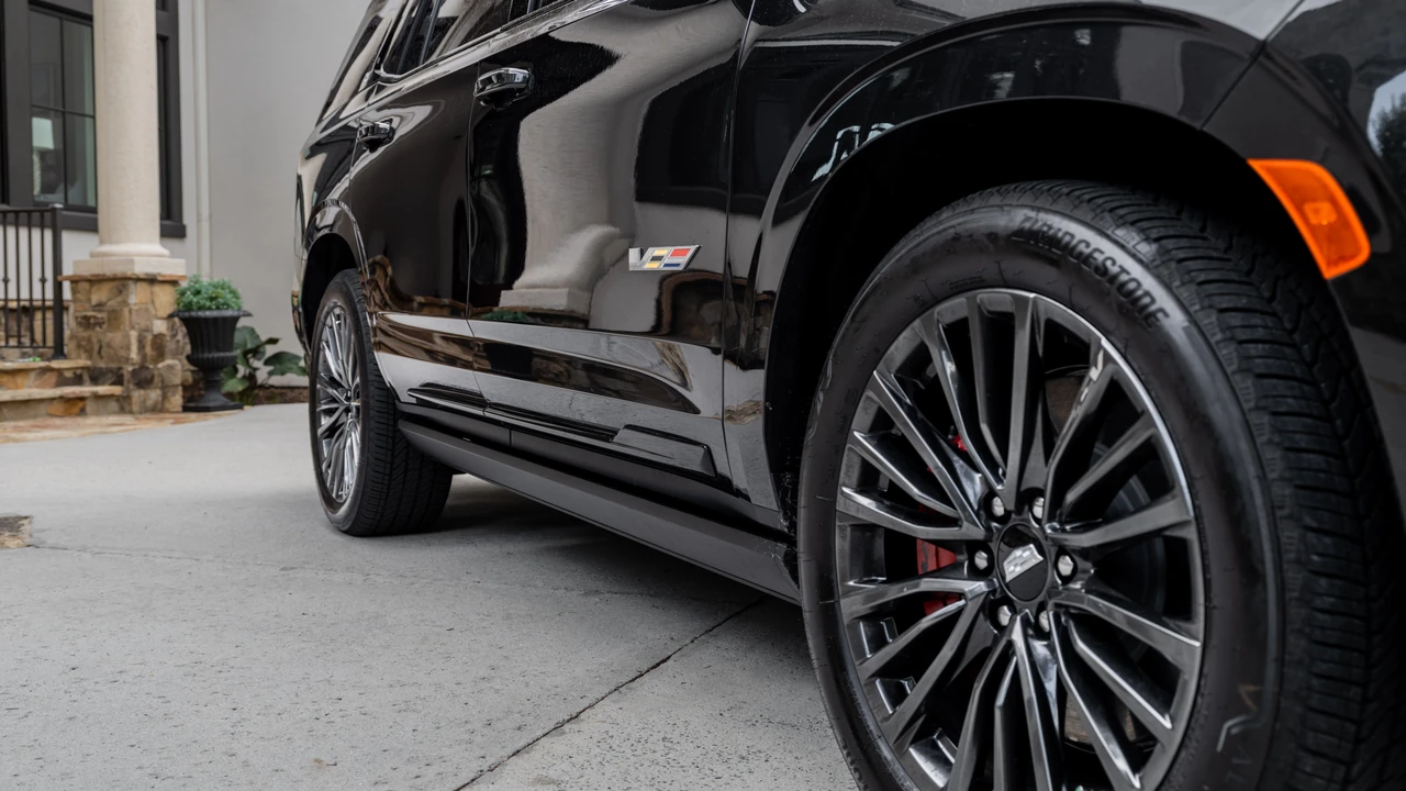 2024 Cadillac Escalade-V 5th Gen - Image 22 of 31