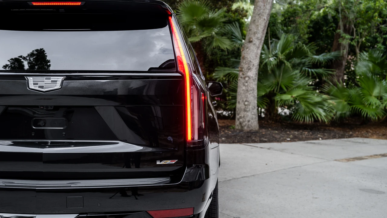 2024 Cadillac Escalade-V 5th Gen - Image 19 of 31